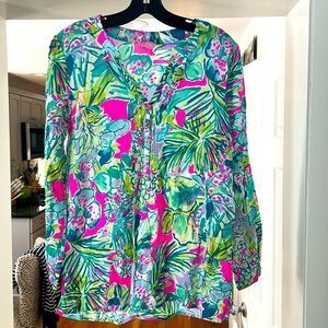Like new Lilly Pulitzer floral blouse